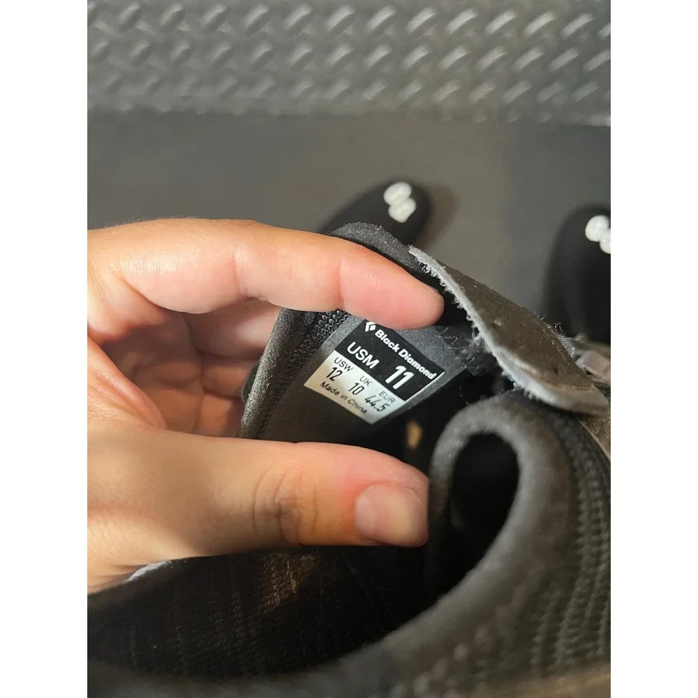 Black Diamond Momentum Climbing Shoes Mens 11 Black Blue Hook and Loop Straps